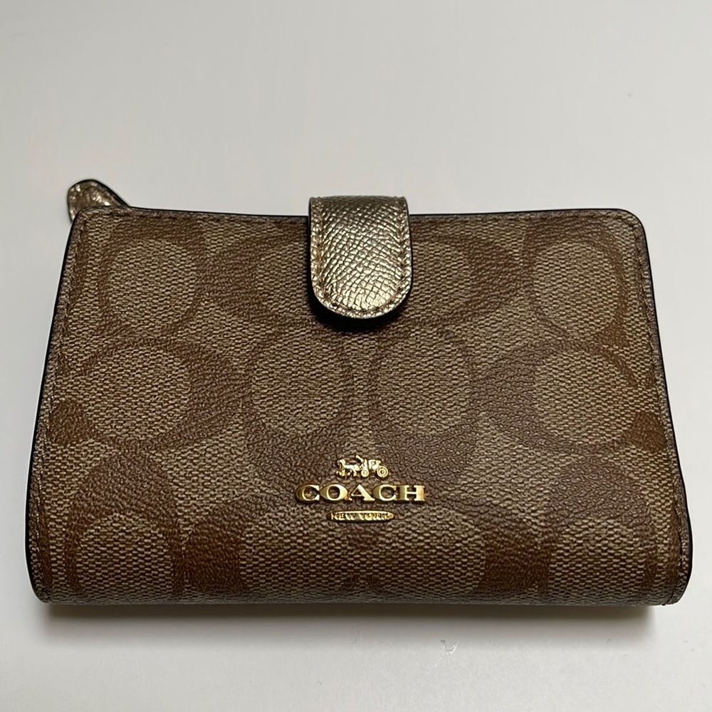 Brand new Coach wallet. It has 8 cc slots and coin purse attached.